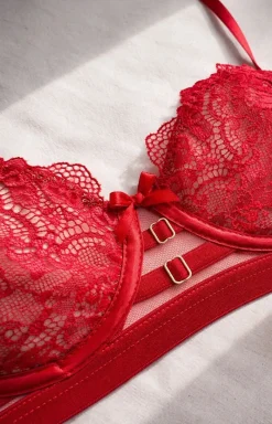 Damskie AXAMI PLUS Stringi Z Koronką|Stringi Damskie - Axai koronkowe tringi dakie czerwone Touch of Fire V-2835