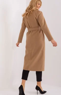 Camelowy długi płaszcz damski z paskiem TW-PL-BI-5312-1.31