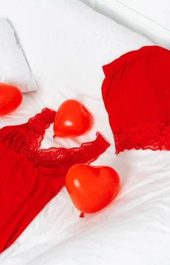 Damskie Italian Fashion Piżamy Damskie|Piżamy Dwuczęściowe - Czerwona piżaa daka z koronką aaria