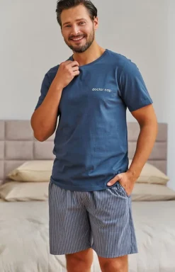 Doctor Nap niebieska piżama męska z szortami w paseczki PMB.7424.DENIM_BLUE