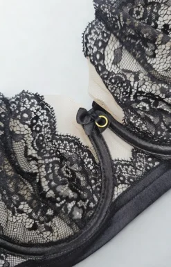 Koronkowe stringi damskie V-10718