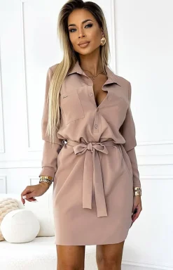 Koszulowa sukienka z kieszeniami i wiązaniem beżowa 284-2 Camille