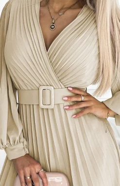 NUMOCO BASIC Moda - Plisowana sukienka z paskiem beżowa 414-8 Klara