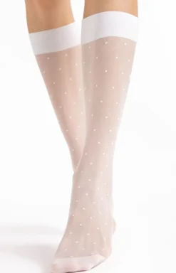 Podkolanówkami w kropki z efektem masażu białe DOTS MASSAGE 20 DEN