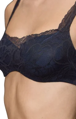 Triumph biustonosz usztywniany balconette Body Make-Up Illusion Lace 10219845-0004