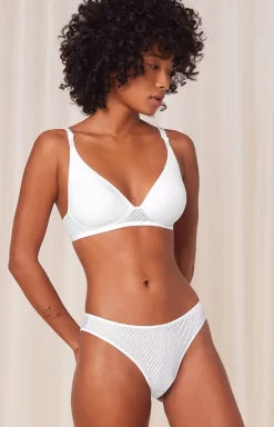 Triumph Figi Koronkowe - figi damskie typu Tai białe Harmony Spotlight Tai01 10217051