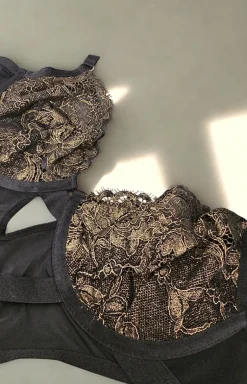 Zmysłowe otwarte body damskie z miseczkami BLACK DREAMS